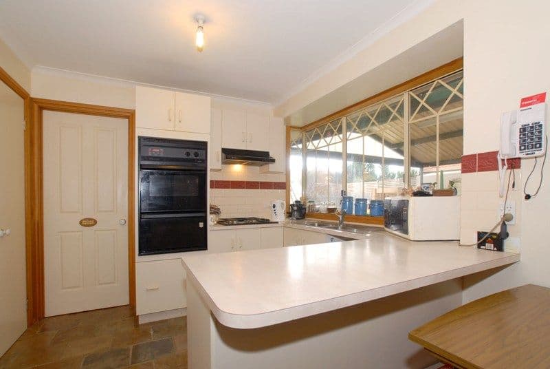 24 Karinya Close, WERRIBEE VIC 3030, Werribee - Thumbnail 2