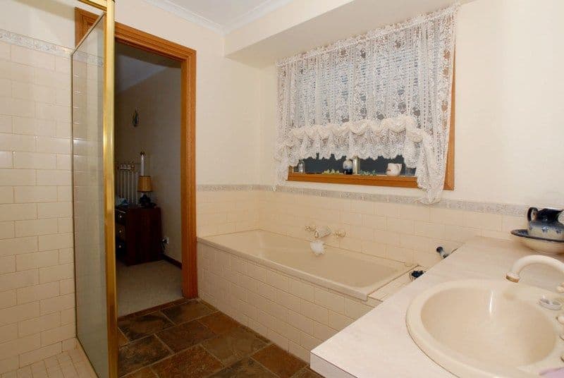 24 Karinya Close, WERRIBEE VIC 3030, Werribee - Thumbnail 5