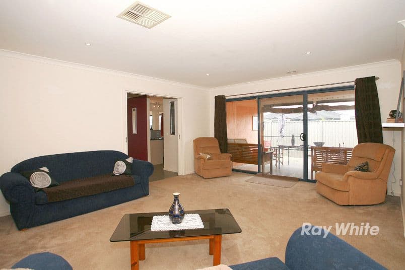 1 Reynard Place, CRANBOURNE EAST VIC 3977, Cranbourne East - Thumbnail 2