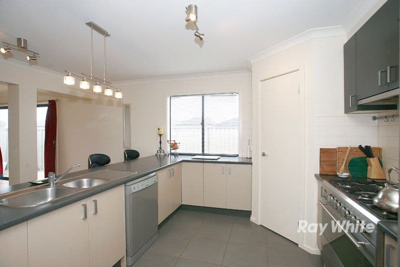 1 Reynard Place, CRANBOURNE EAST VIC 3977, Cranbourne East - Thumbnail 8