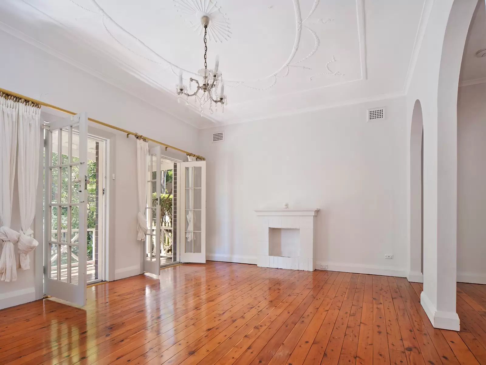 32 Jackson Street, Indooroopilly - Thumbnail 2