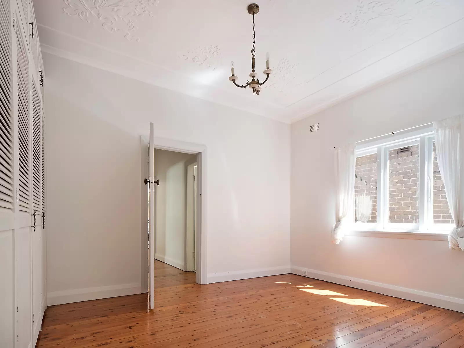 32 Jackson Street, Indooroopilly - Thumbnail 3