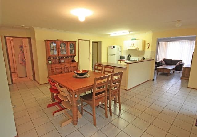 37 Withnell Crescent, ST HELENS PARK NSW 2560, St Helens Park - Thumbnail 4