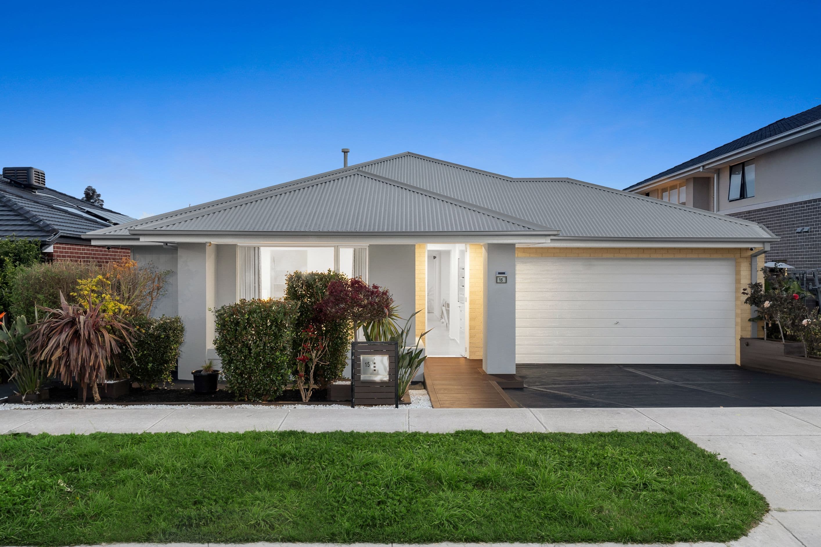 15 Lucinda Lane, Cranbourne North VIC 3977, Cranbourne North - Thumbnail 2