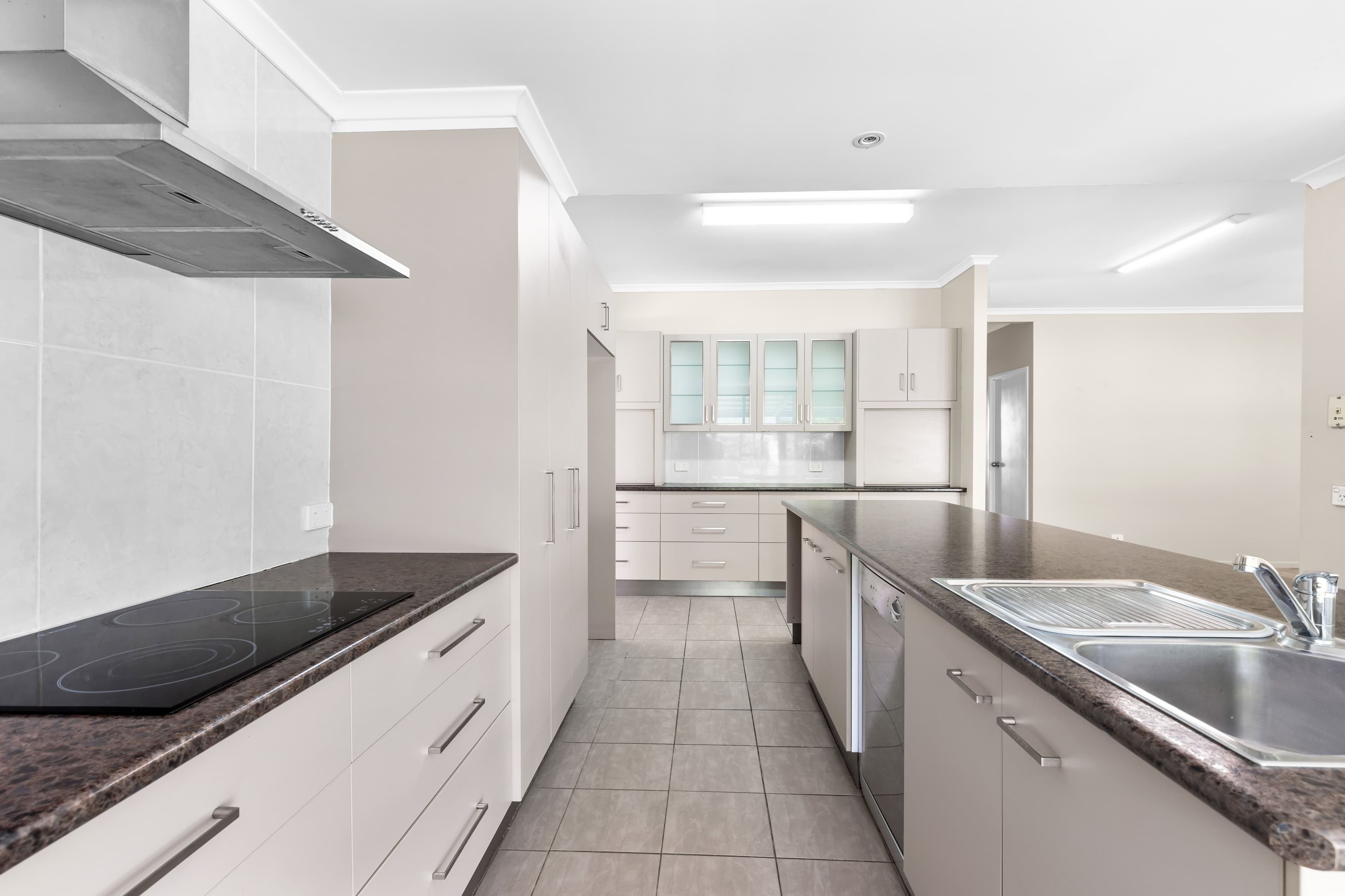 15 Dawn Crescent, Emerald QLD 4720, Emerald - Thumbnail 5