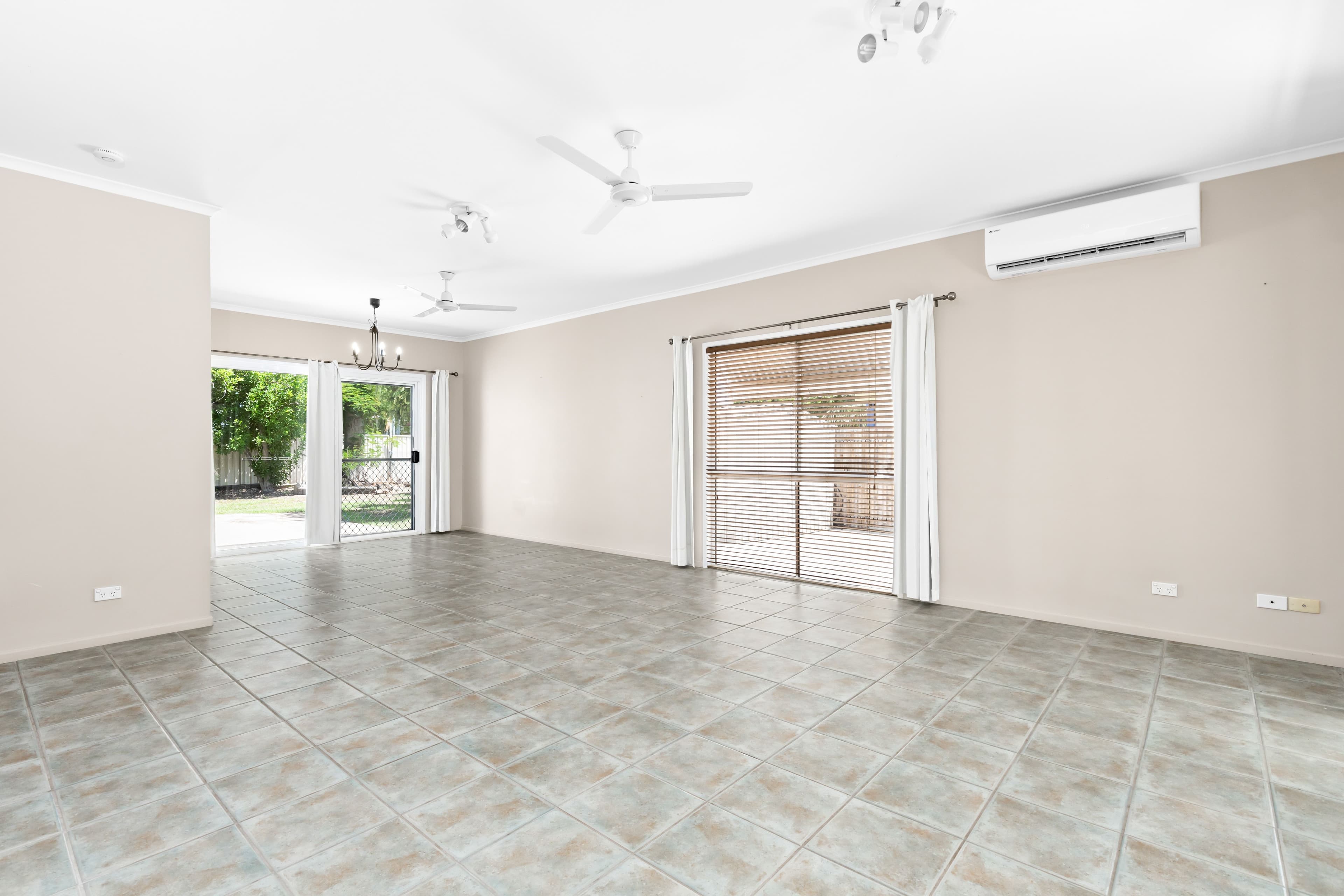 15 Dawn Crescent, Emerald QLD 4720, Emerald - Thumbnail 7