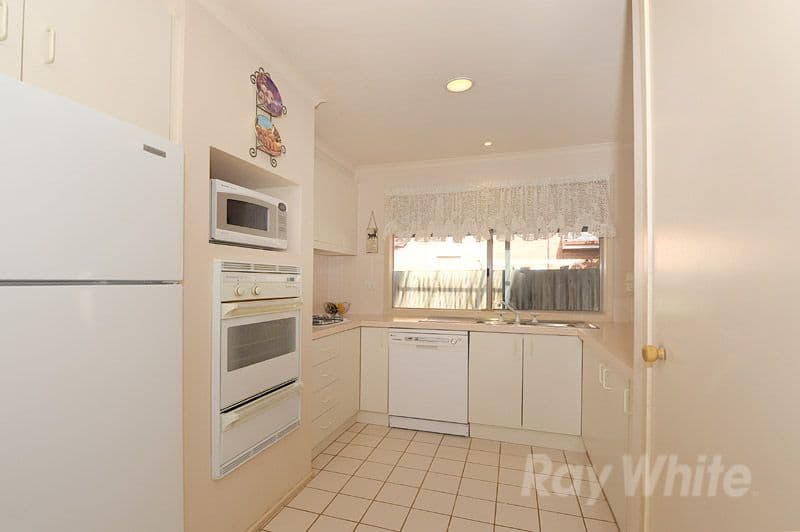 17 Landsborough Avenue, ROWVILLE VIC 3178, Rowville - Thumbnail 2