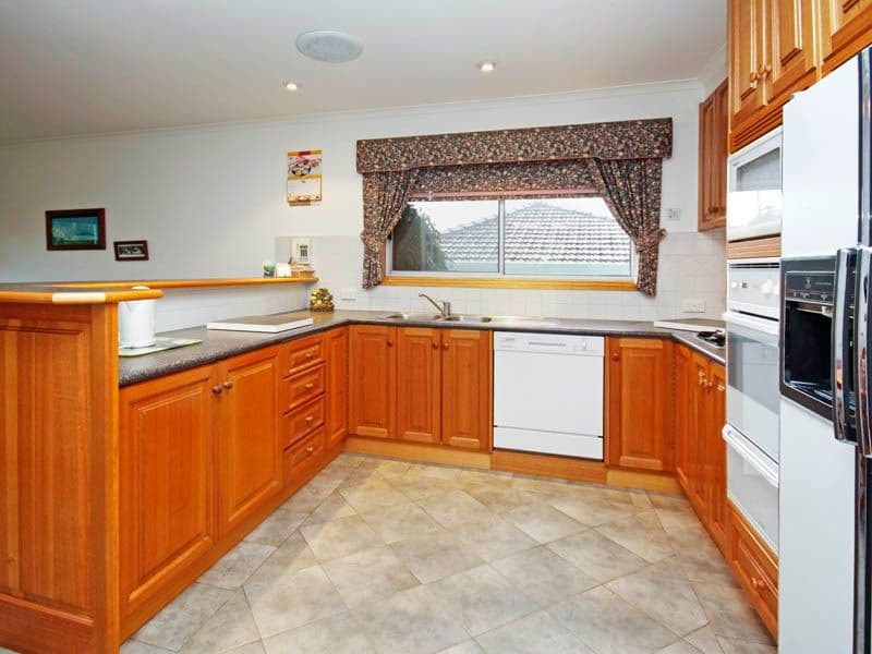 2 Olwen Avenue, BELMONT VIC 3216, Belmont - Thumbnail 2