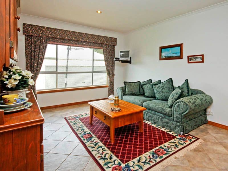 2 Olwen Avenue, BELMONT VIC 3216, Belmont - Thumbnail 3