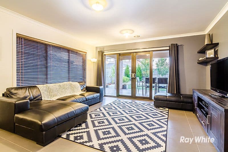 6 Dusky Bells Drive, Cranbourne West VIC 3977, Cranbourne West - Thumbnail 3