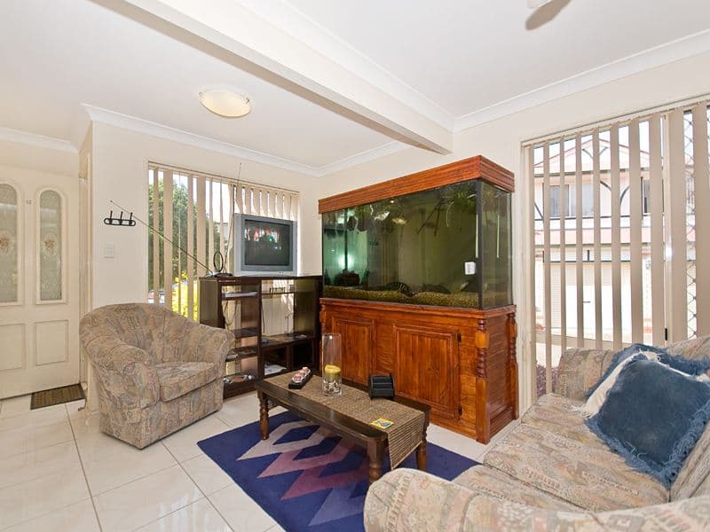 24 Hill Crescent, CARINA HEIGHTS QLD 4152, Carina Heights - Thumbnail 2