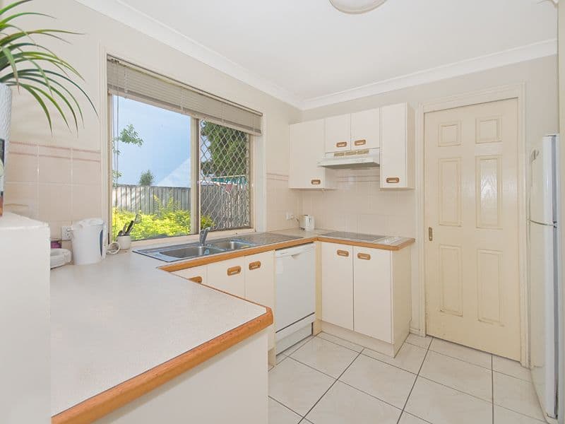 24 Hill Crescent, CARINA HEIGHTS QLD 4152, Carina Heights - Thumbnail 3