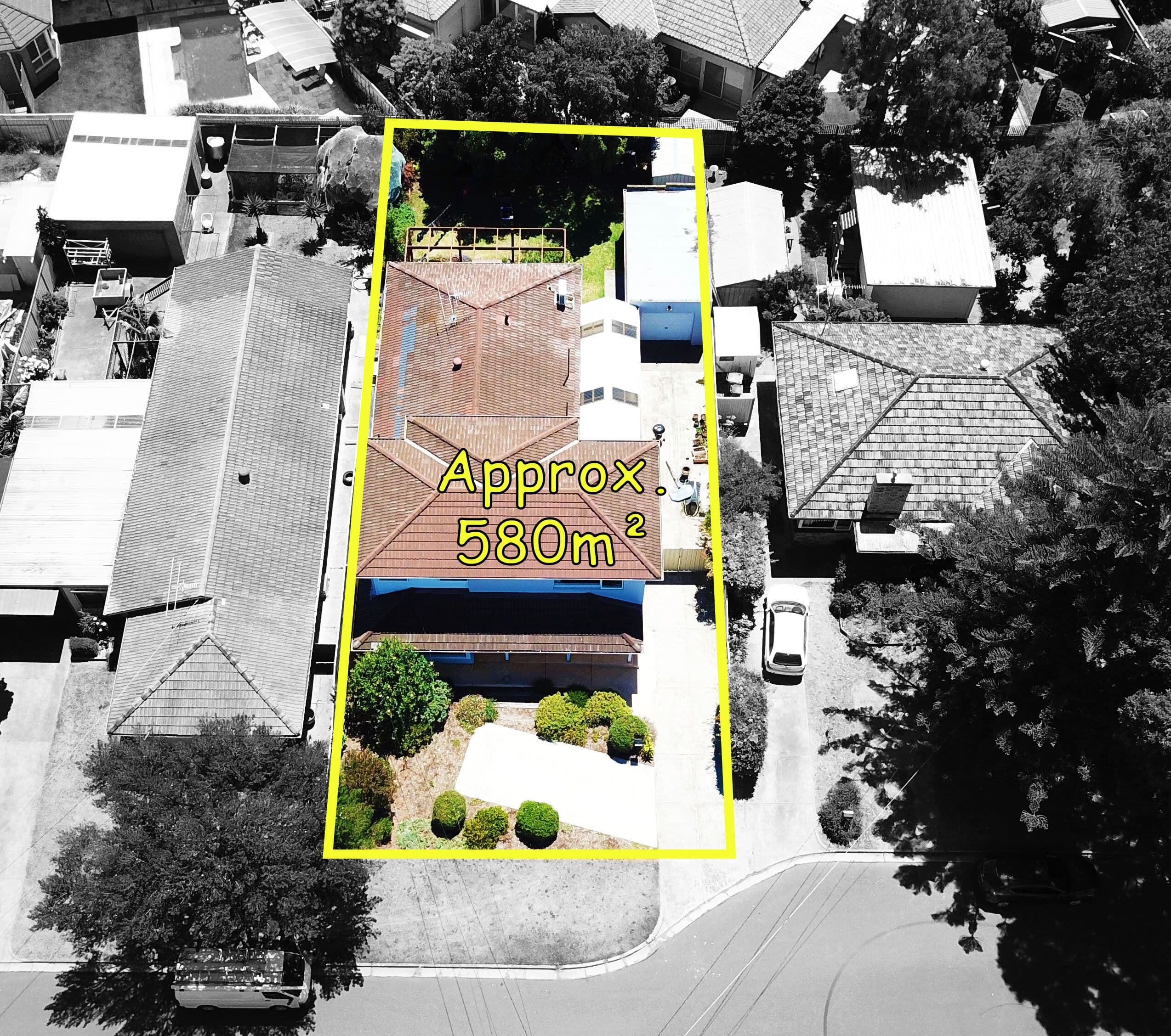 27 Sinns Avenue, Werribee VIC 3030, Werribee - Thumbnail 2