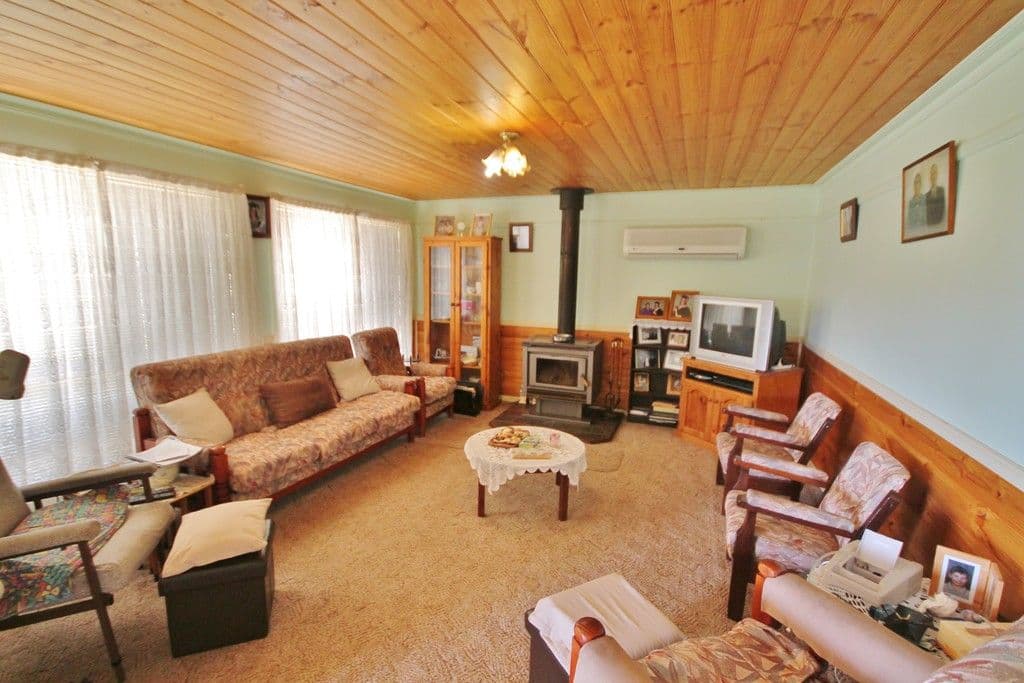 130 Belmore Road, Young NSW 2594, Young - Thumbnail 3