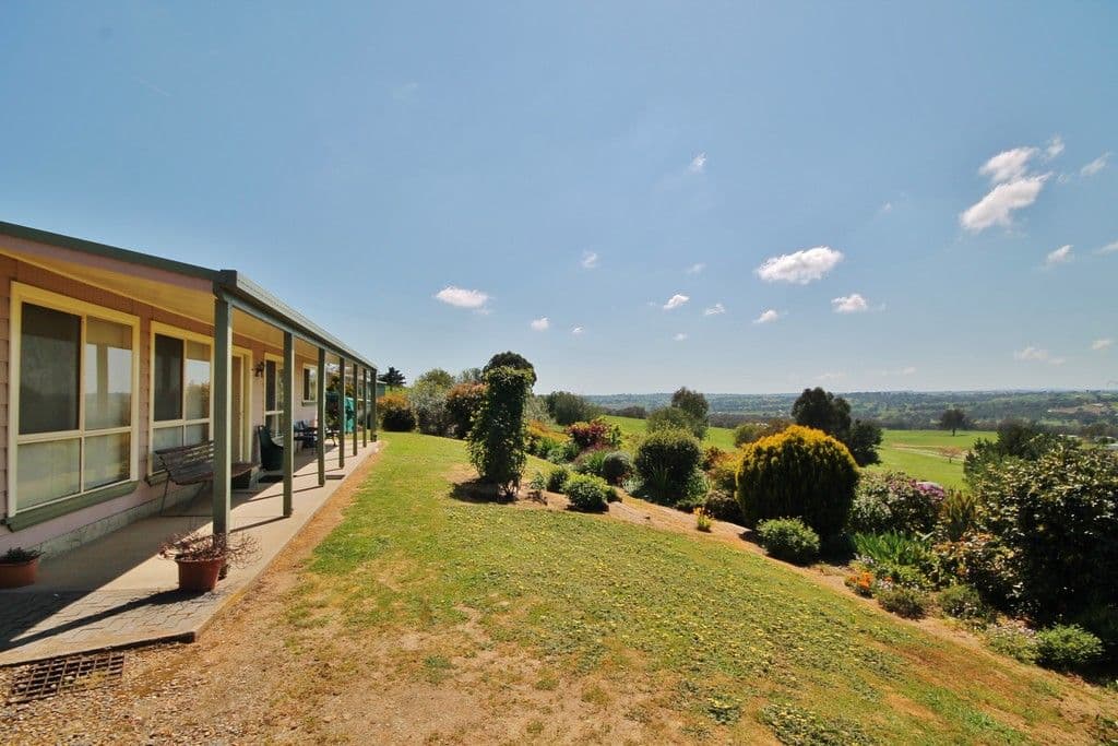 130 Belmore Road, Young NSW 2594, Young - Thumbnail 4