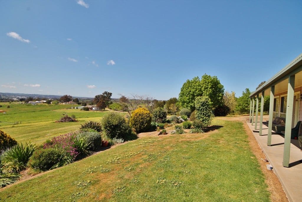 130 Belmore Road, Young NSW 2594, Young - Thumbnail 8
