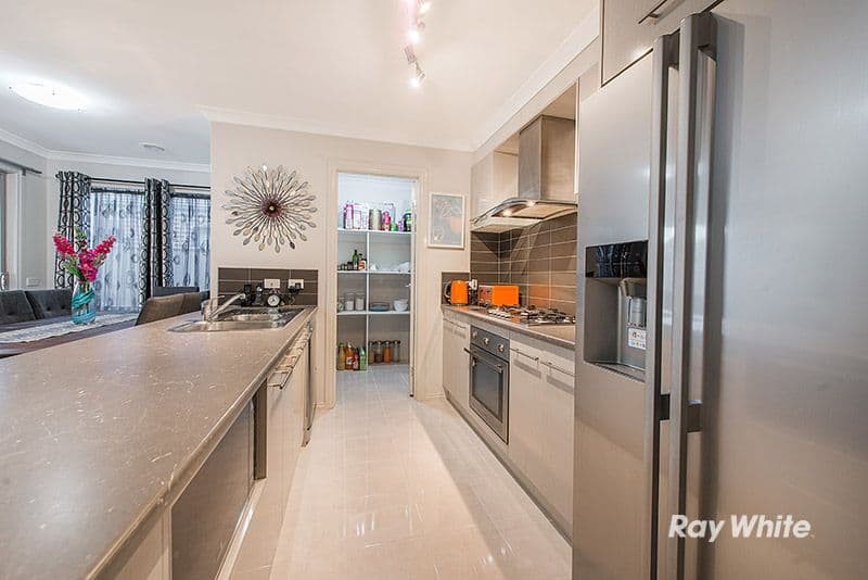 20 McEwan Drive, Cranbourne East VIC 3977, Cranbourne East - Thumbnail 2
