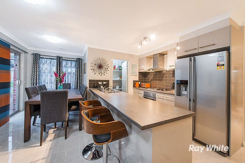 20 McEwan Drive, Cranbourne East VIC 3977, Cranbourne East - Thumbnail 3