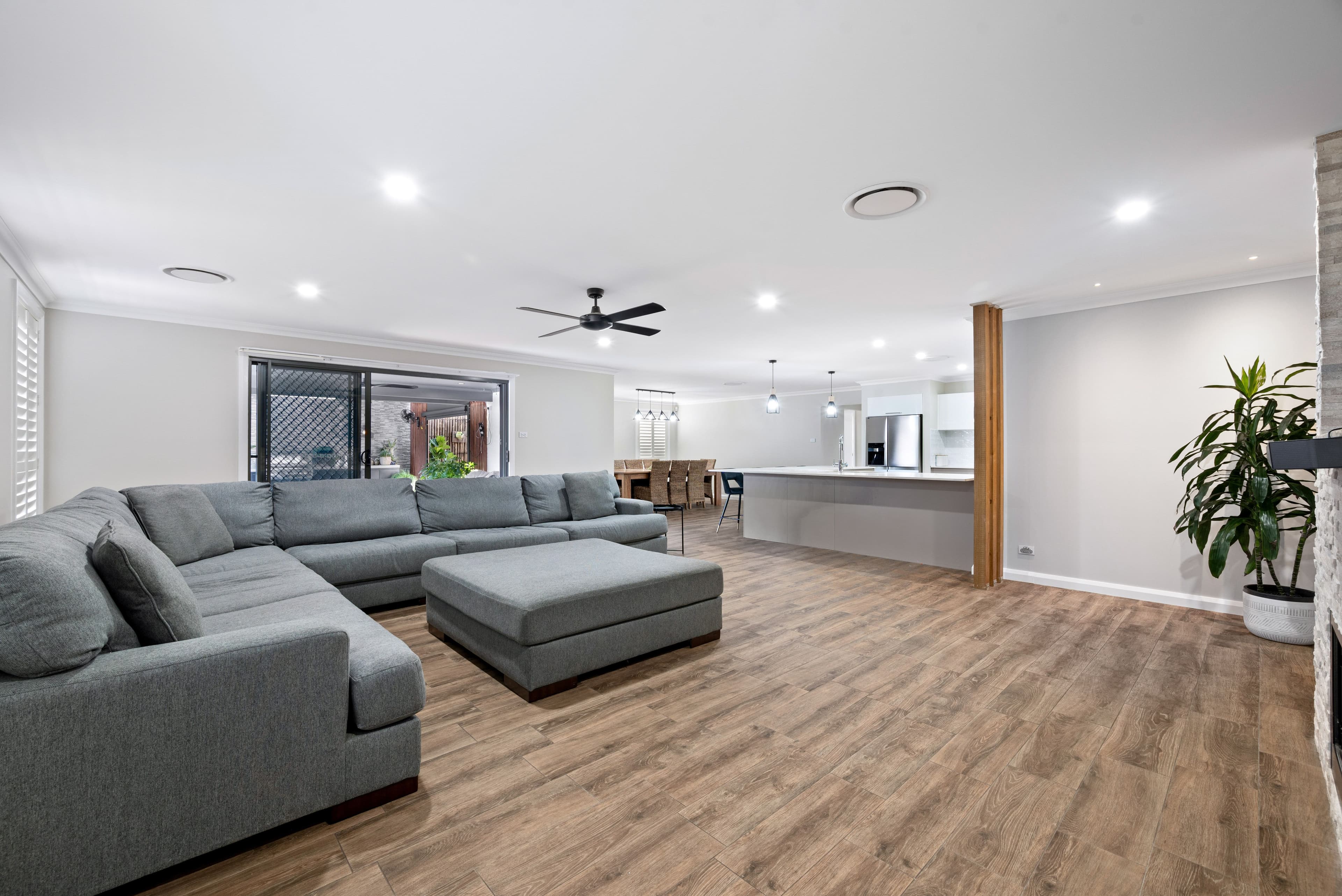12 Eaglerange Avenue, GLEDSWOOD HILLS NSW 2557, Gledswood Hills - Thumbnail 2