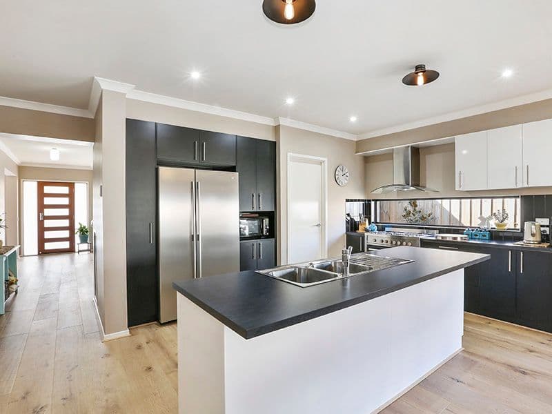 7 Clifford Street, Highton VIC 3216, Highton - Thumbnail 2