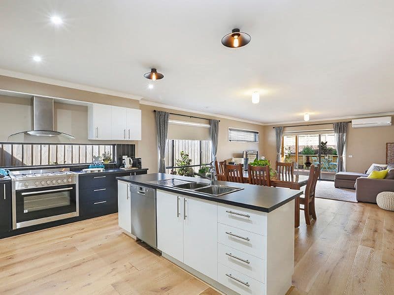 7 Clifford Street, Highton VIC 3216, Highton - Thumbnail 3