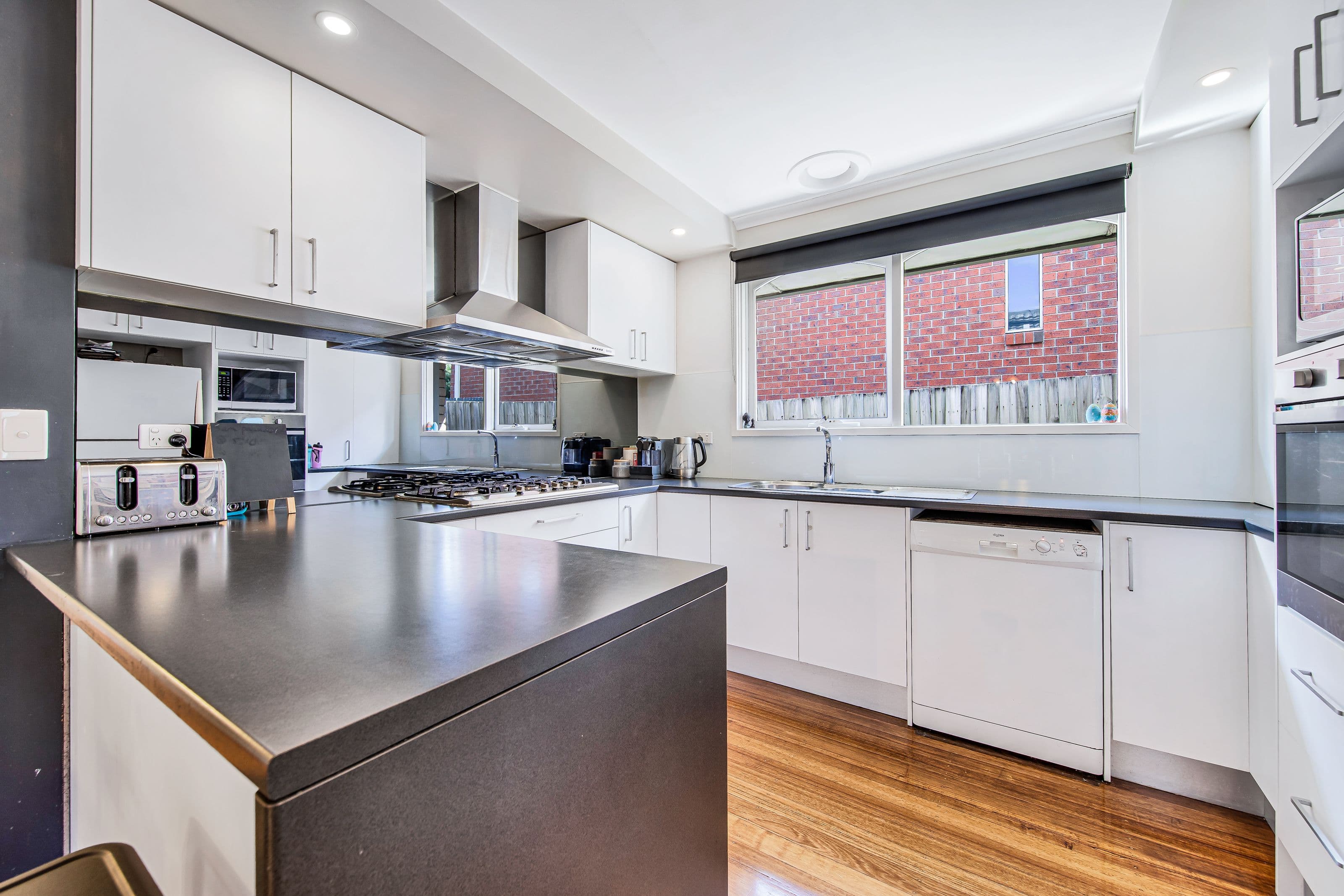 77 Lemont Avenue, Mount Waverley VIC 3149, Mount Waverley - Thumbnail 2