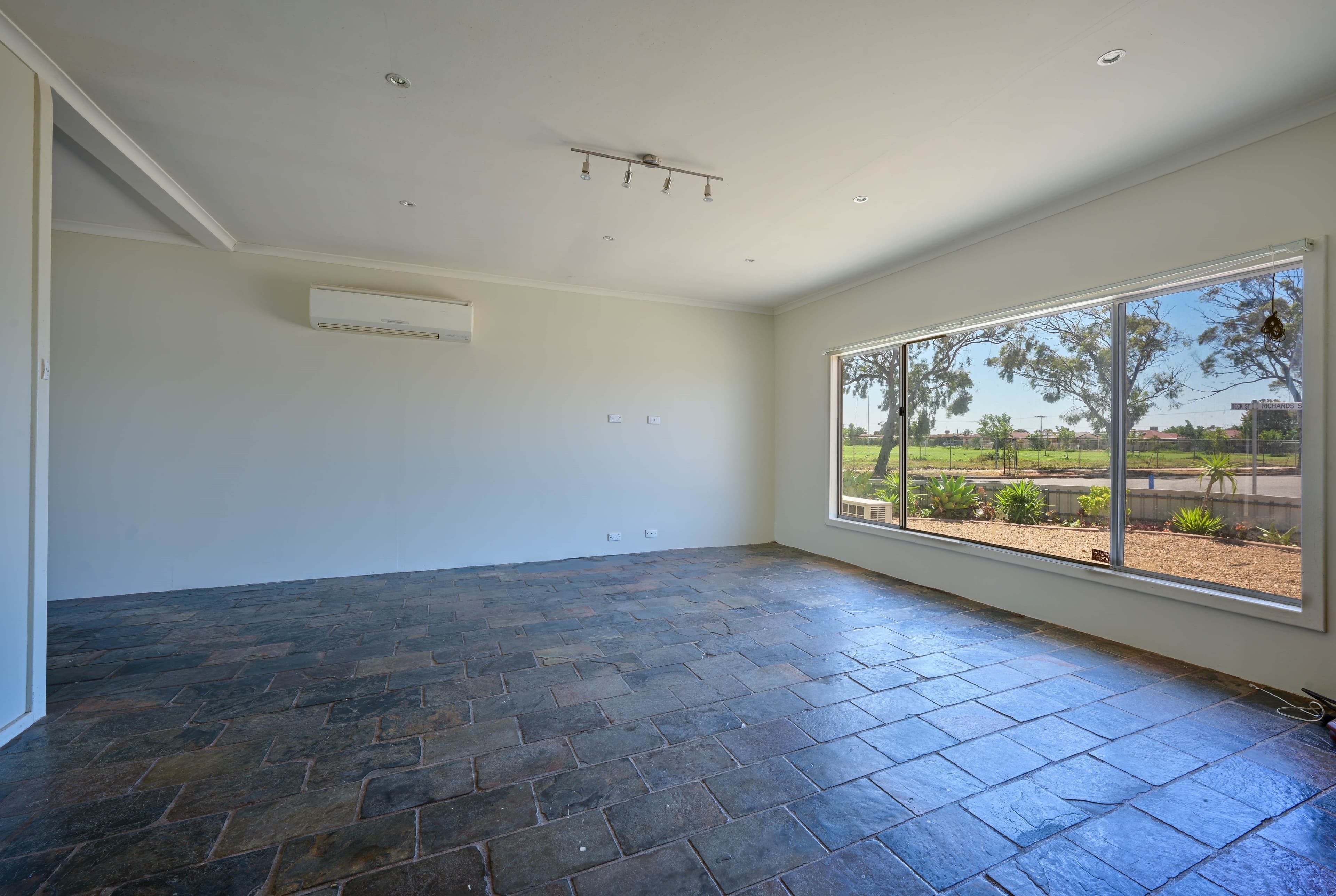 1 Richards Street, Whyalla Norrie SA 5608, Whyalla Norrie - Thumbnail 4