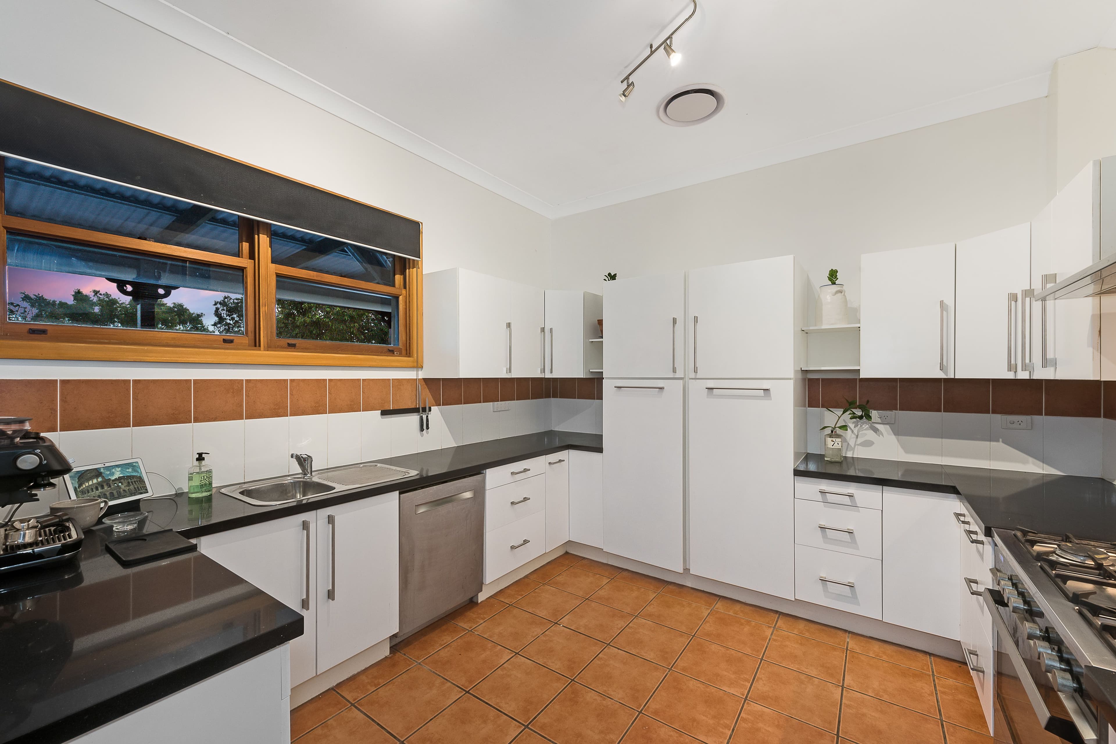 24 Lagoon Crescent, Bellbowrie QLD 4070, Bellbowrie - Thumbnail 7