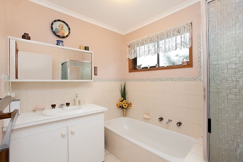 12 Linden Avenue, HEIDELBERG HEIGHTS VIC 3081, Heidelberg Heights - Thumbnail 5