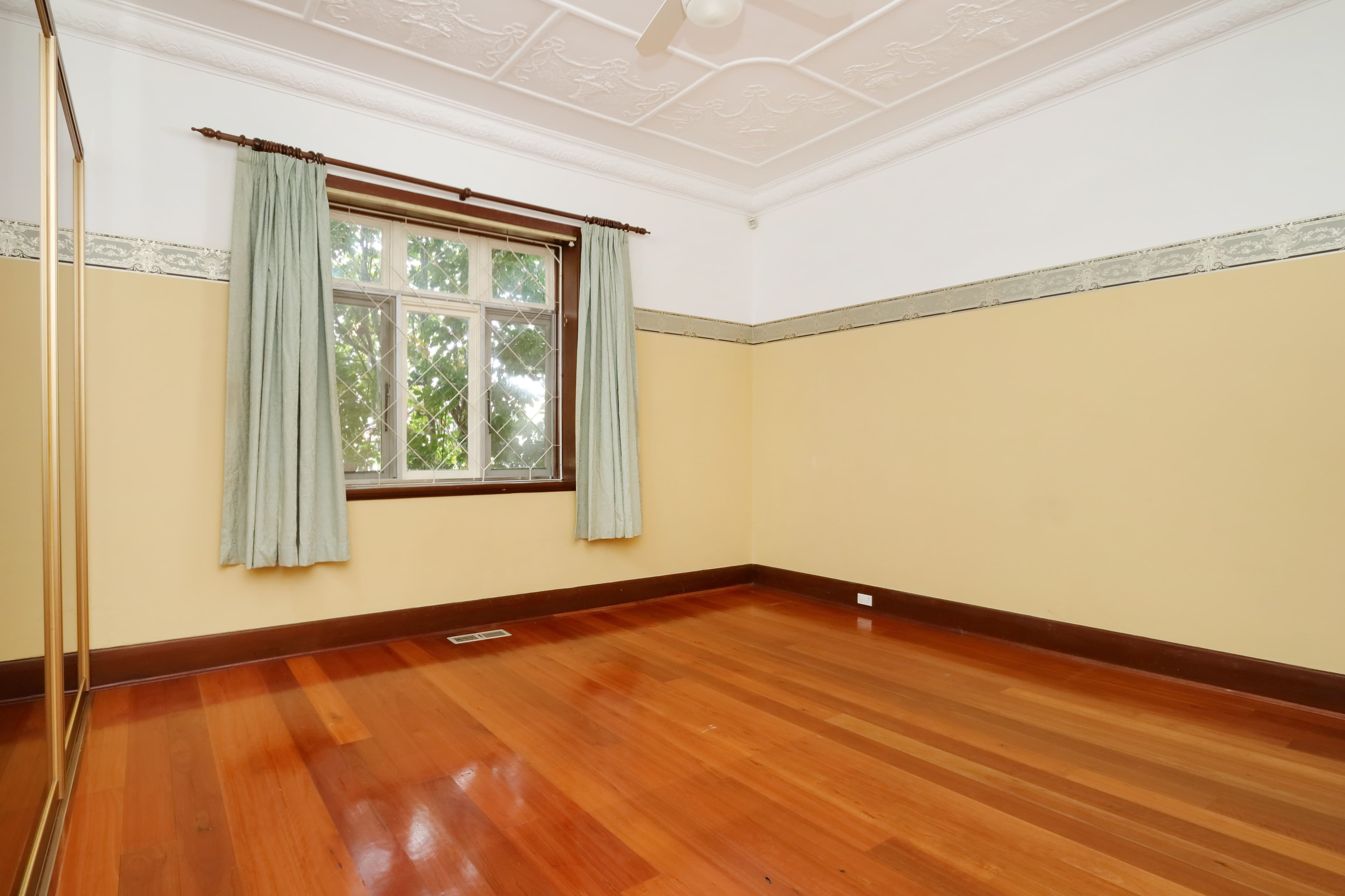 17 Hillcrest Avenue, Hurstville - Thumbnail 2