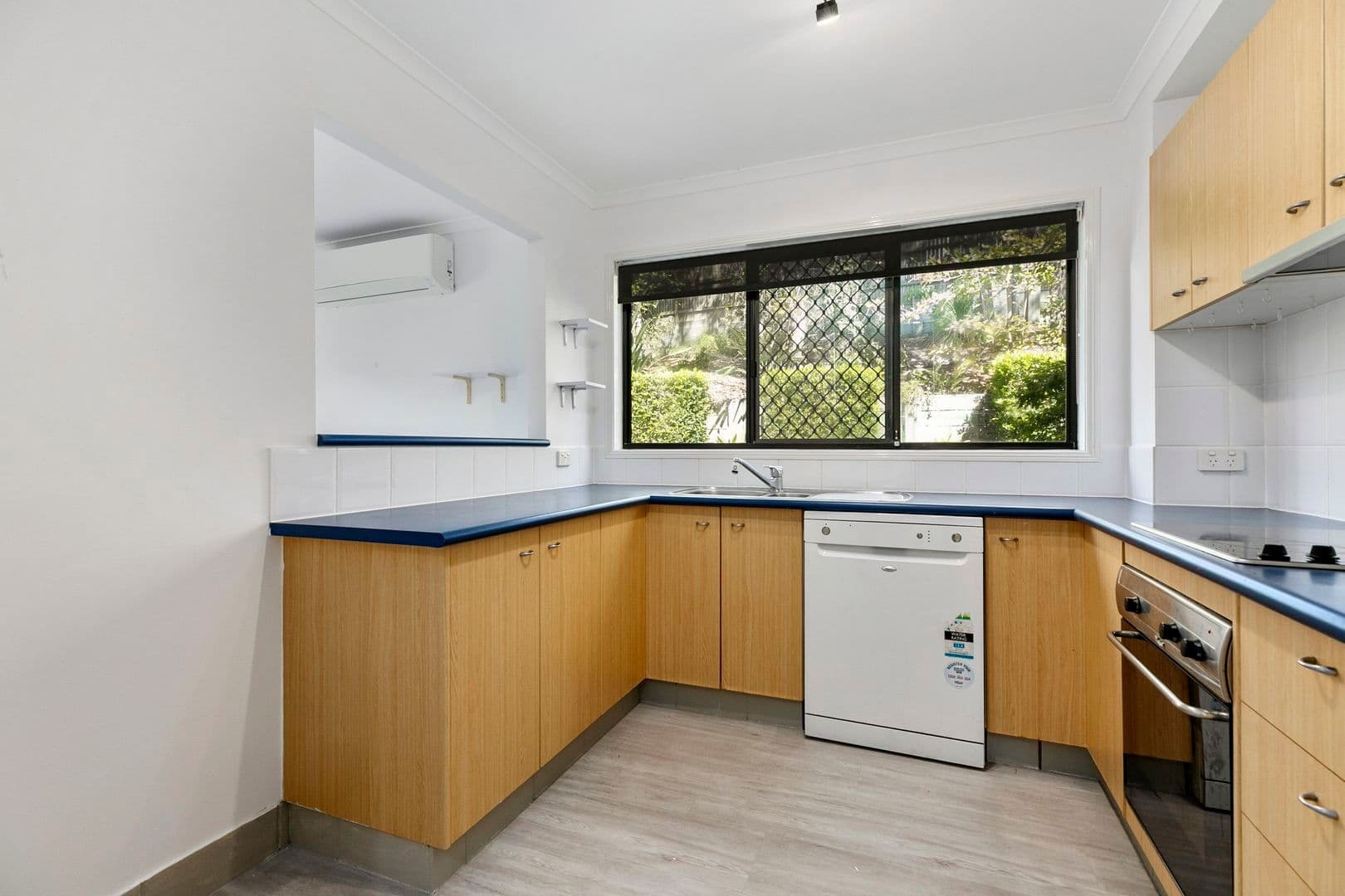 8 Beacon Court, Sunrise Beach QLD 4567, Sunrise Beach - Thumbnail 4