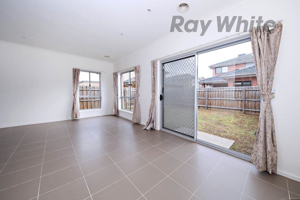 12 Valletta Street, Point Cook VIC 3030, Point Cook - Thumbnail 3
