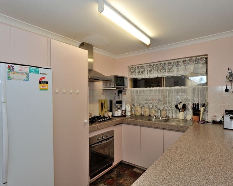 11 Redfin Close, WARNBRO WA 6169, Warnbro - Image 1