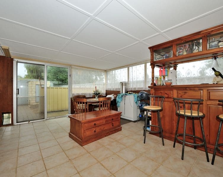 11 Redfin Close, WARNBRO WA 6169, Warnbro - Thumbnail 2