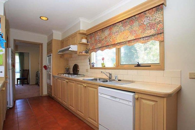 22 Tandragee Close, WANTIRNA SOUTH VIC 3152, Wantirna South - Thumbnail 2