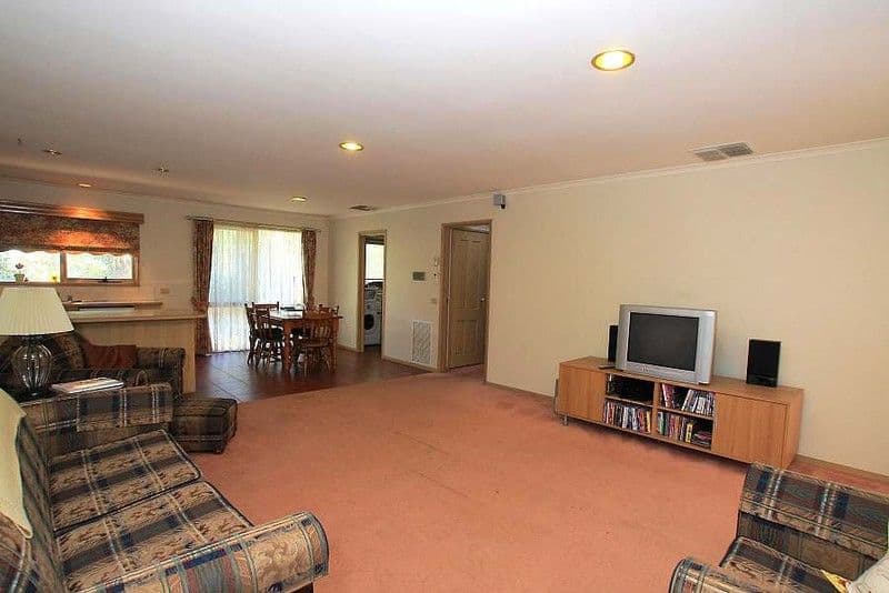 22 Tandragee Close, WANTIRNA SOUTH VIC 3152, Wantirna South - Thumbnail 3