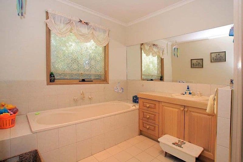 22 Tandragee Close, WANTIRNA SOUTH VIC 3152, Wantirna South - Thumbnail 4