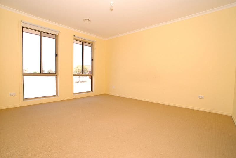 13 Perez Court, WERRIBEE VIC 3030, Werribee - Thumbnail 2