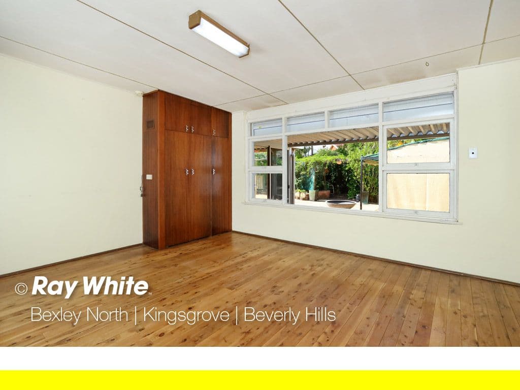 7 New England Drive, Kingsgrove - Thumbnail 4