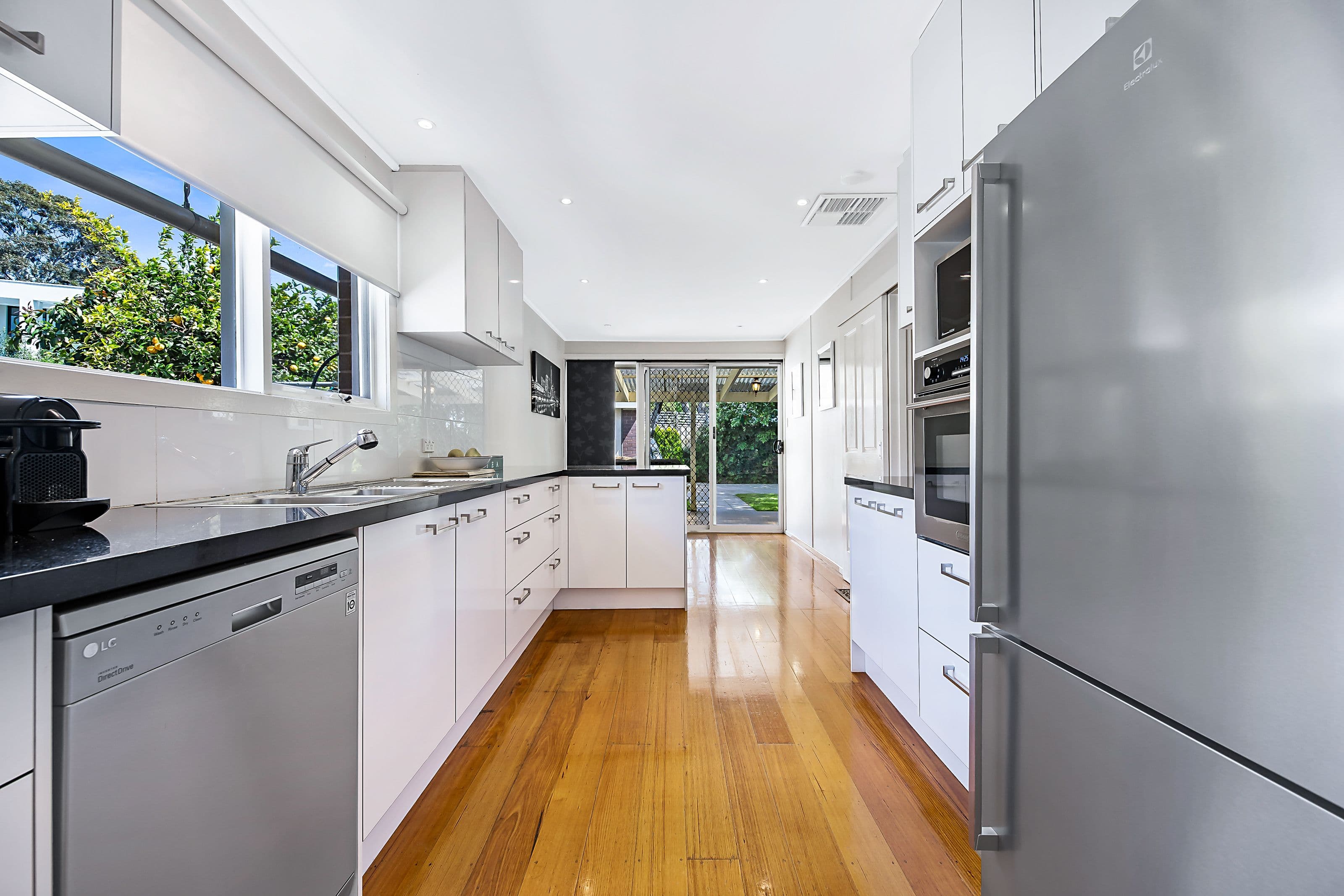 31 Elmwood Crescent, Glen Waverley VIC 3150, Glen Waverley - Thumbnail 2
