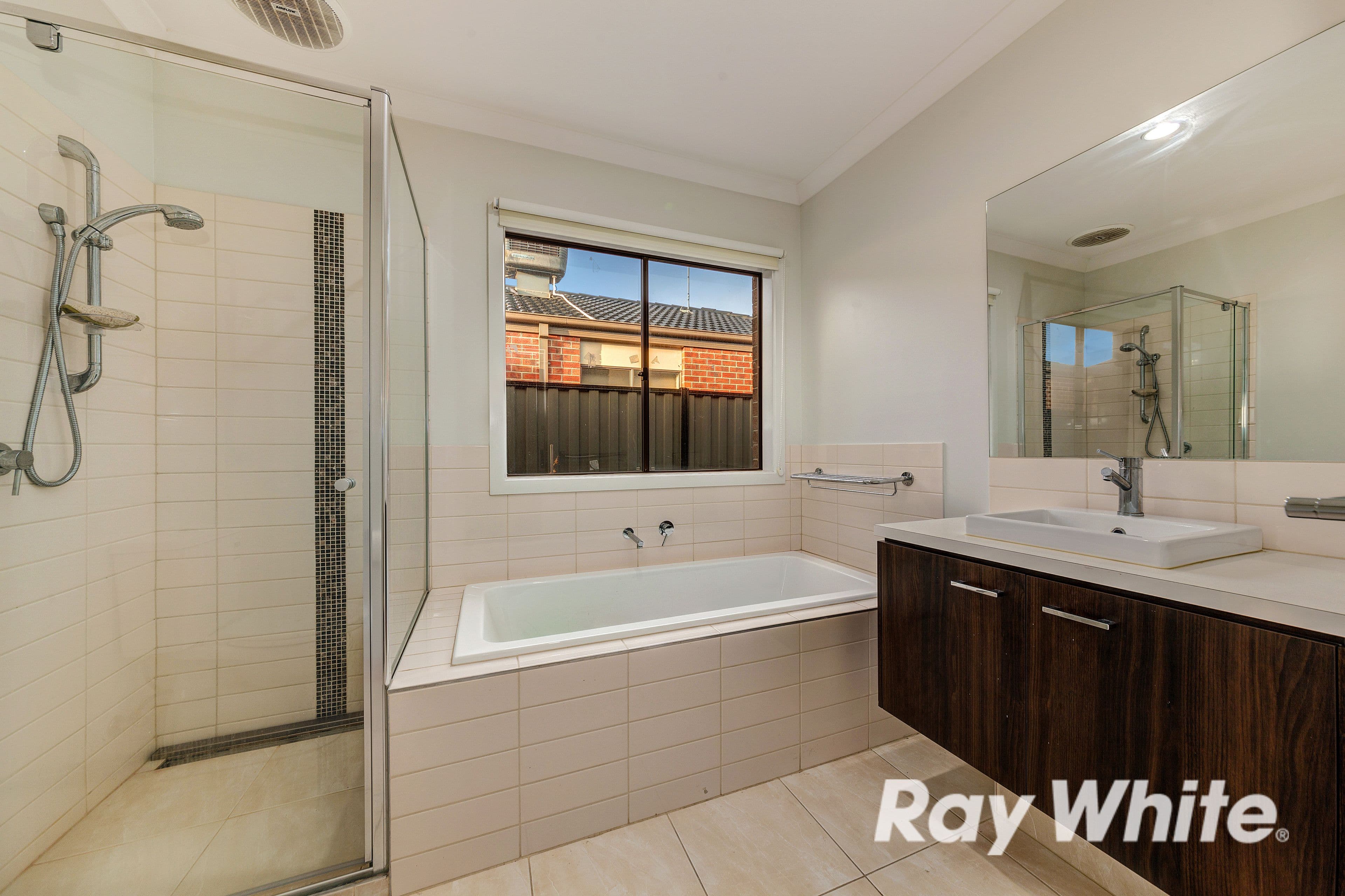 6 Lambourne Avenue, Truganina VIC 3029, Truganina - Thumbnail 8