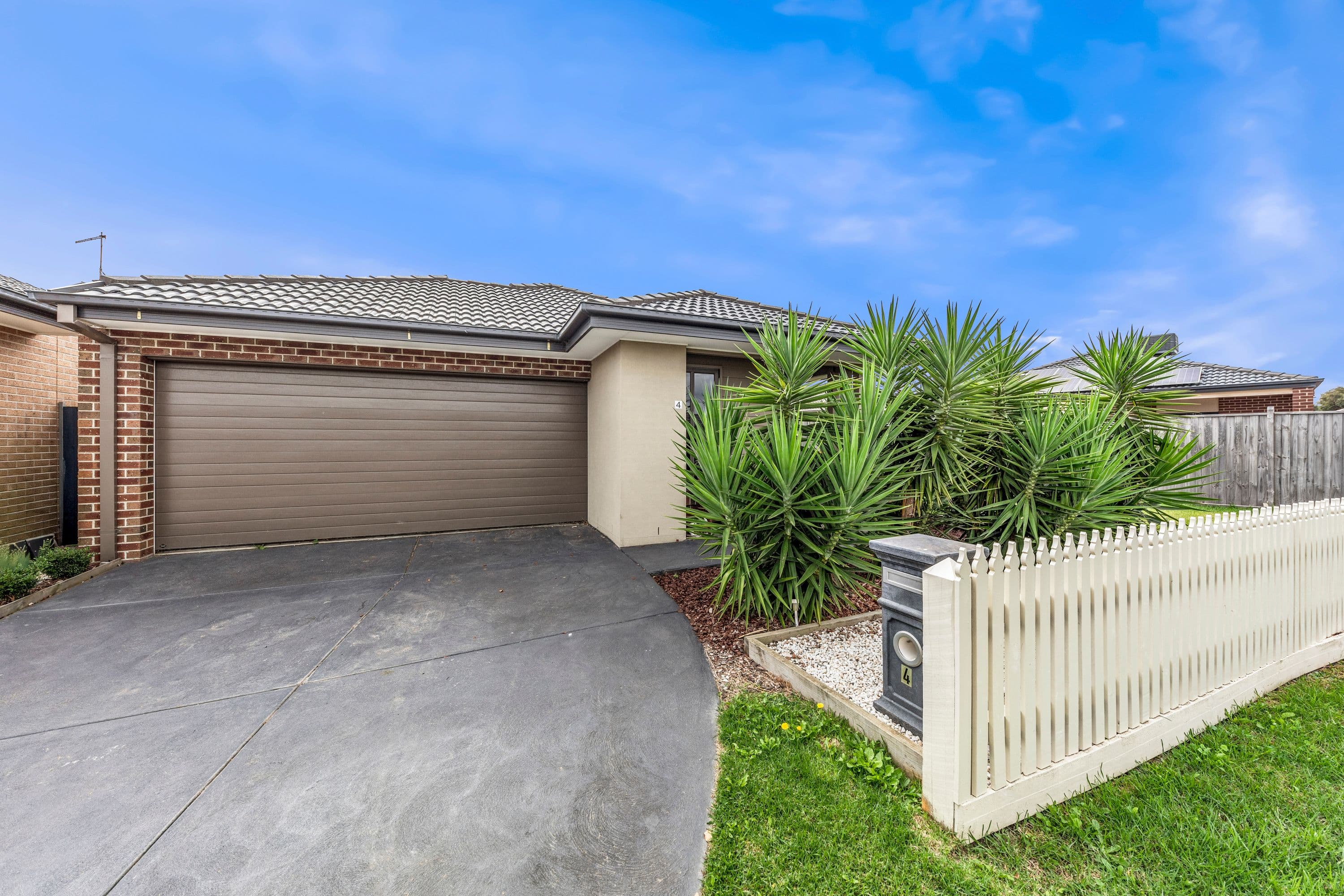 4 Griffin Street, Pakenham VIC 3810, Pakenham - Thumbnail 2
