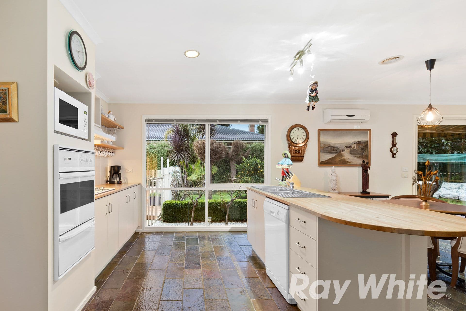 10 Comfort Close, Rowville VIC 3178, Rowville - Thumbnail 2