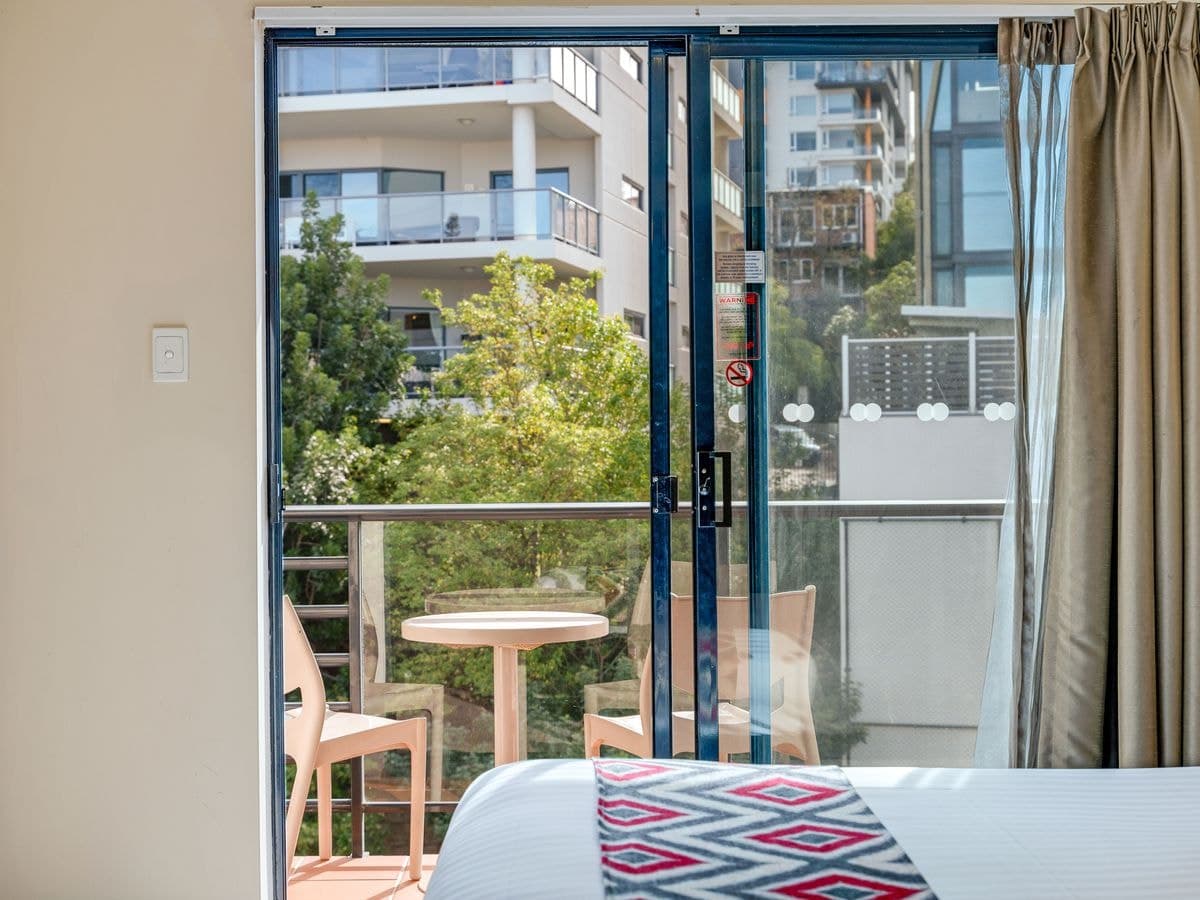 606 / 112 Mounts Bay Road, Perth - Thumbnail 2