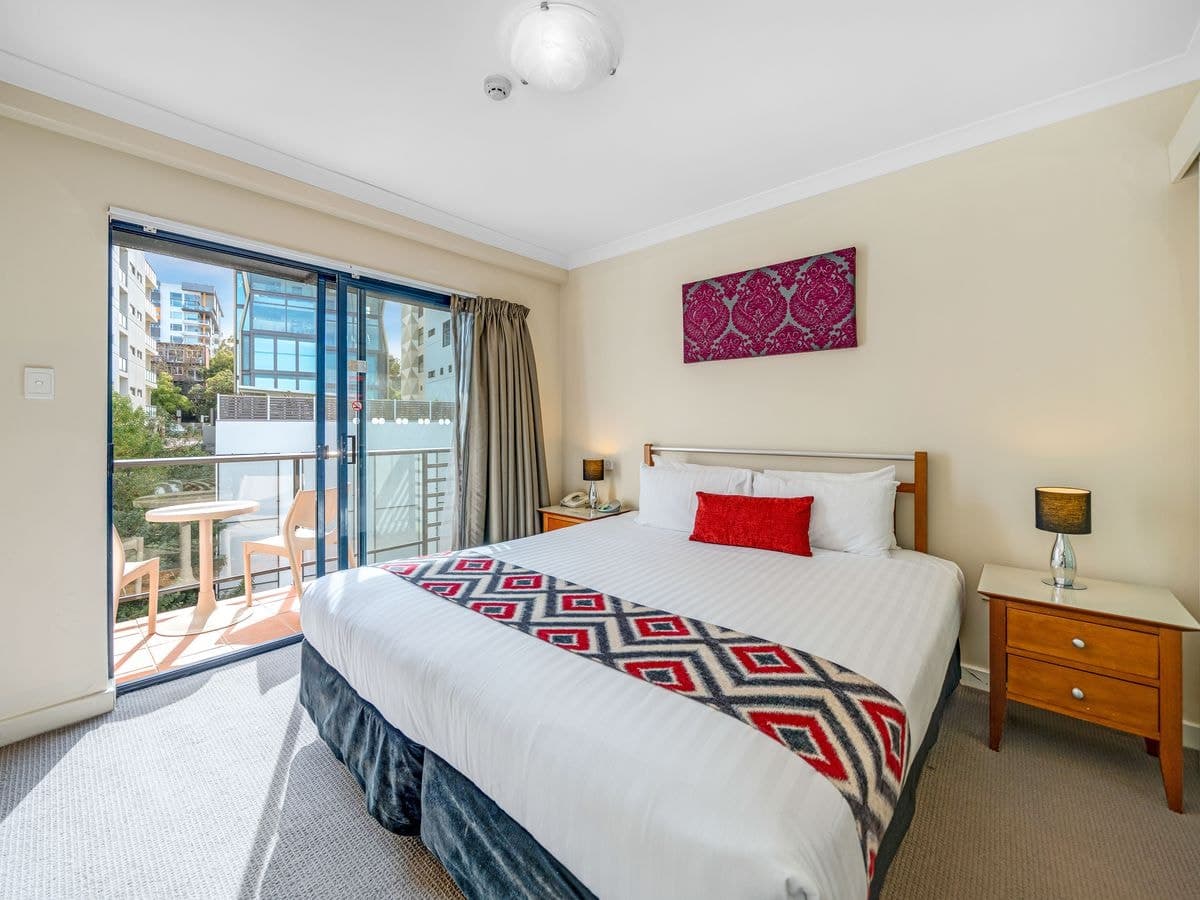 606 / 112 Mounts Bay Road, Perth - Thumbnail 3