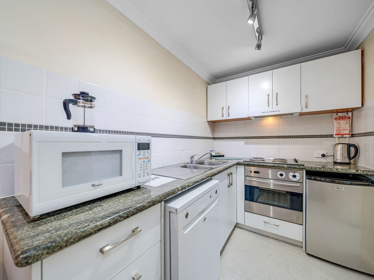 606 / 112 Mounts Bay Road, Perth - Thumbnail 4