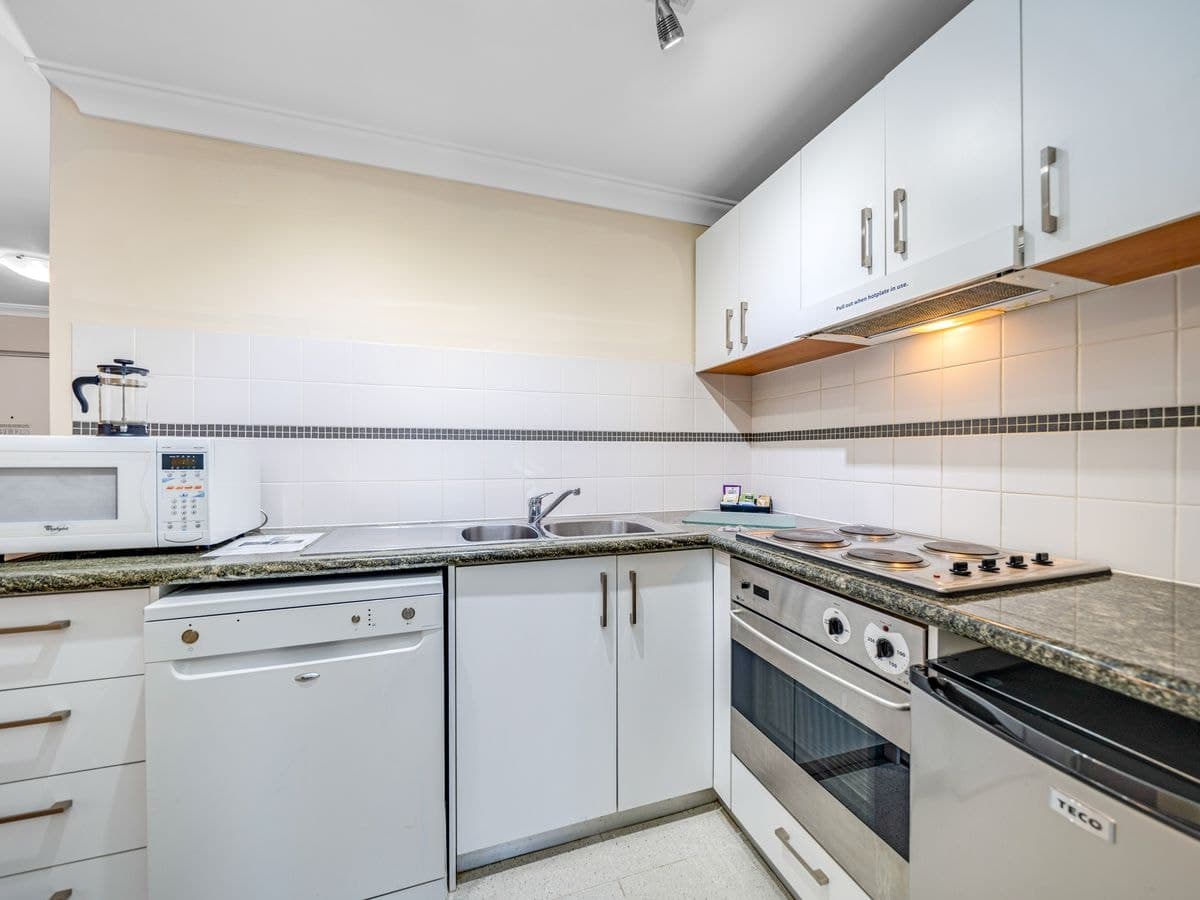 606 / 112 Mounts Bay Road, Perth - Thumbnail 5