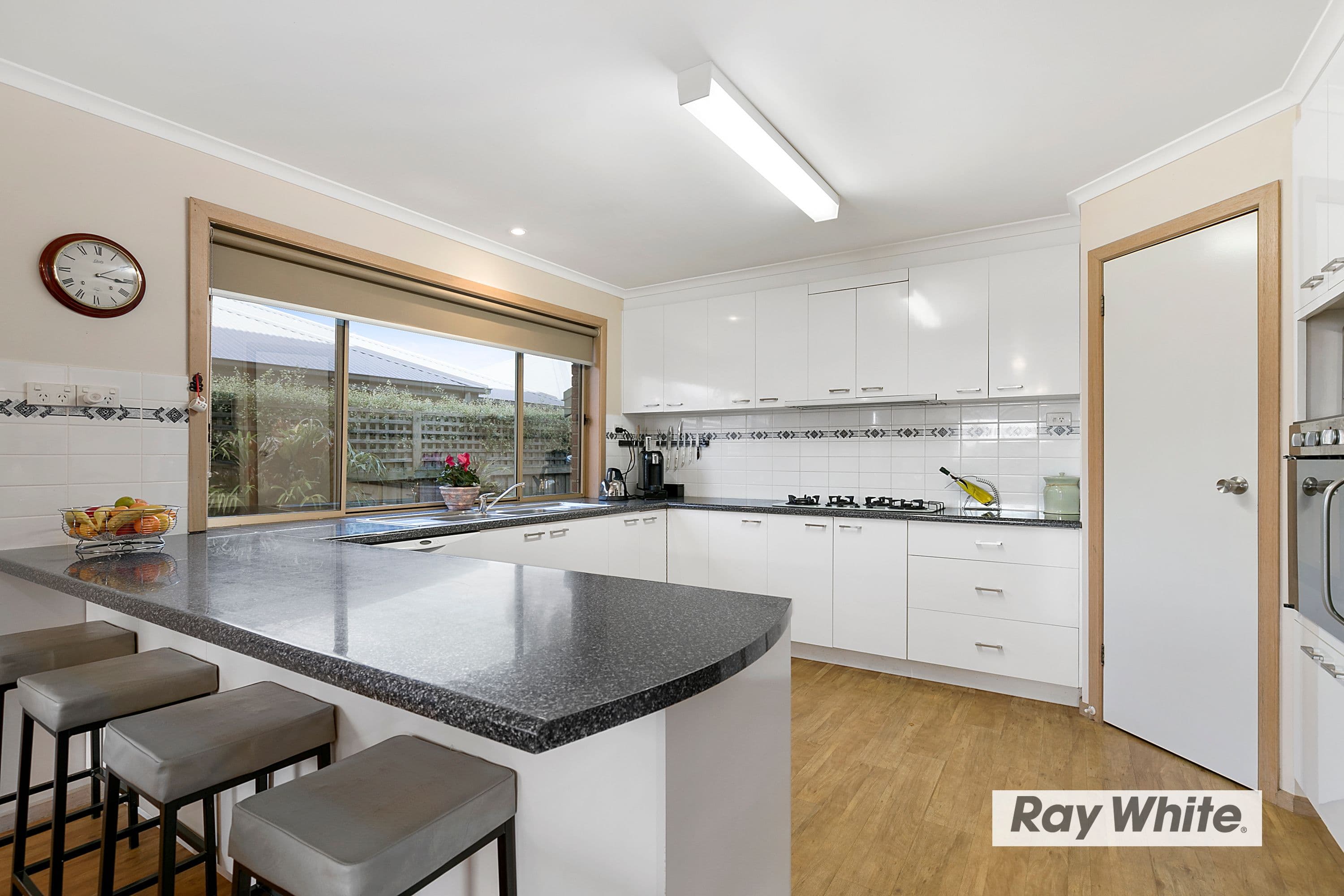 1 Leslie Avenue, Cowes VIC 3922, Cowes - Thumbnail 2