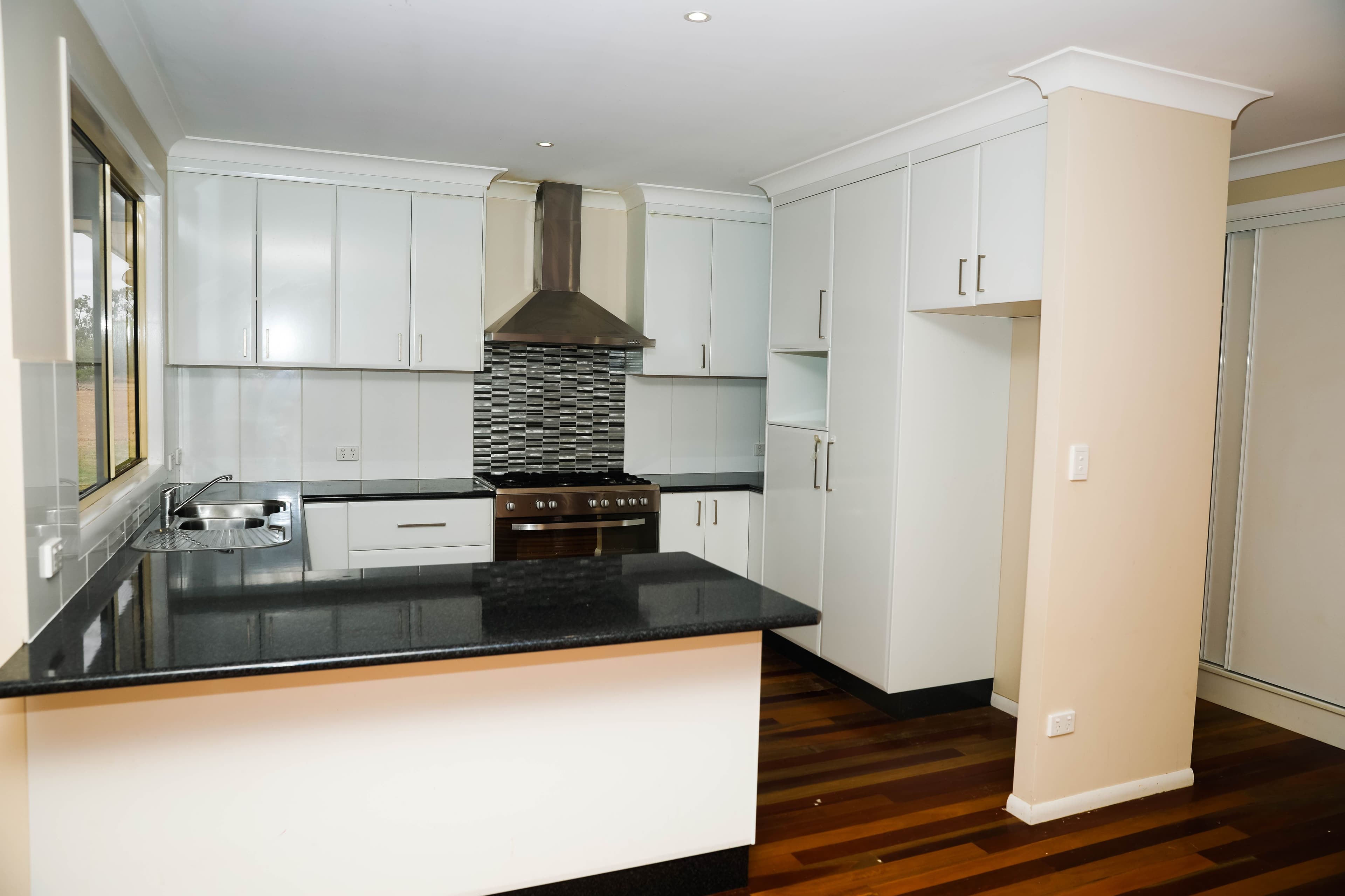 12 Bowen Street, Condamine QLD 4416, Condamine - Thumbnail 2