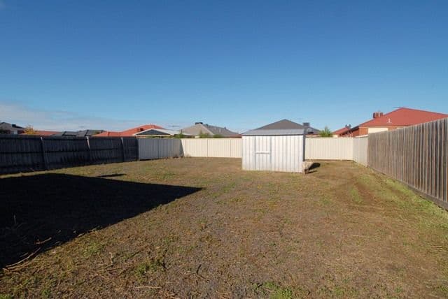 25 Castleton Avenue, TARNEIT VIC 3029, Tarneit - Thumbnail 2